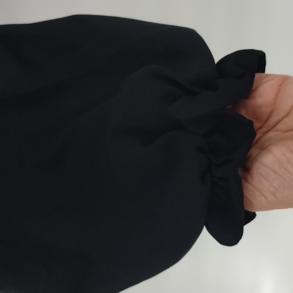 Black cropped blouse top long puff sleeve size medium smocked back unbranded - Picture 4 of 7